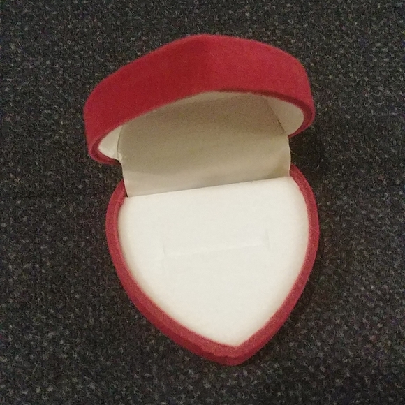 2/$15 ❤ New Velvet Ring Box in Rose Valentine's Day Jewelery Gift Box - Picture 2 of 4